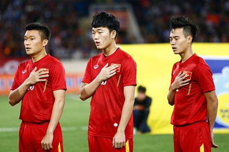 Xuân Trường (giữa) và Văn Toàn (phải) sẽ cùng U23 Việt Nam dự vòng loại U23 châu Á 2018.